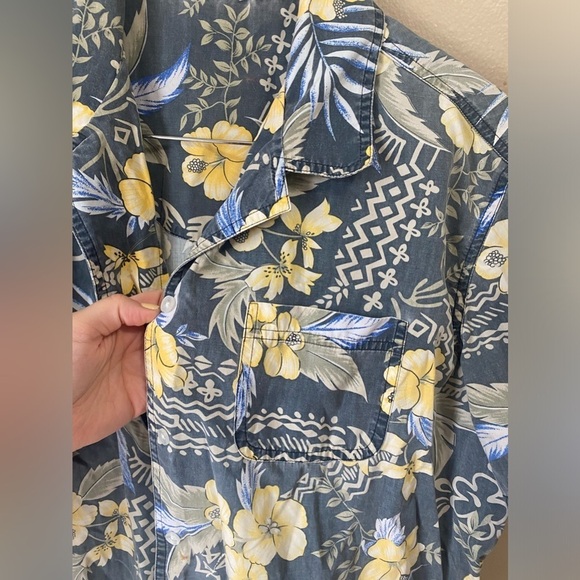 Vintage Hawaiian Beach Vacation Floral Button Down Casual Shirt - Picture 4 of 6